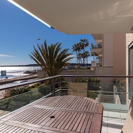 Bright Two Bedroomed Apartment On The Beach In Cannes With Huge Terrace With Fabulous Sea Views - 2001 Eksteriør billede